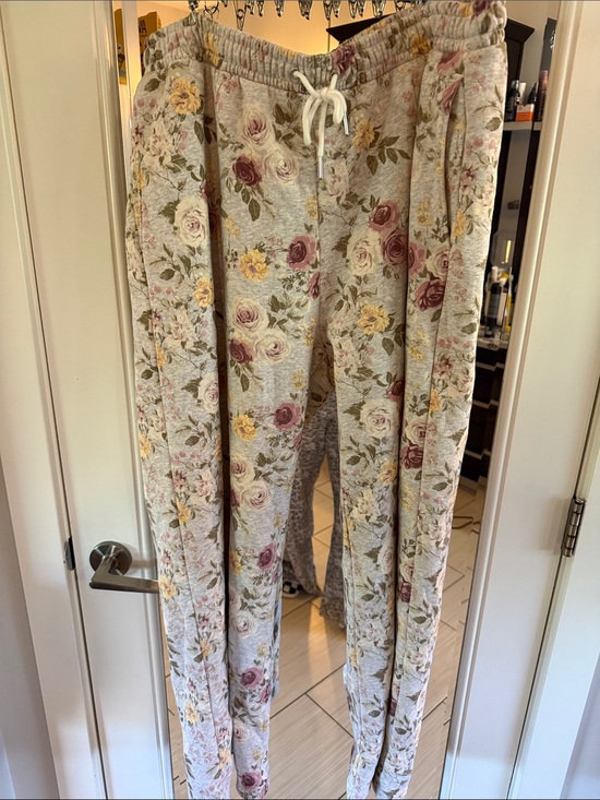 Abercrombie & Fitch Pants - Abercrombie Floral Drawstring Jogger Pants - Light Gray with Pink & Yellow Roses